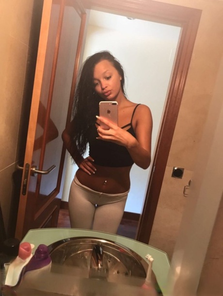 Acibadem Çevresinde Lüks Rezidans Konforunda Escort Melis